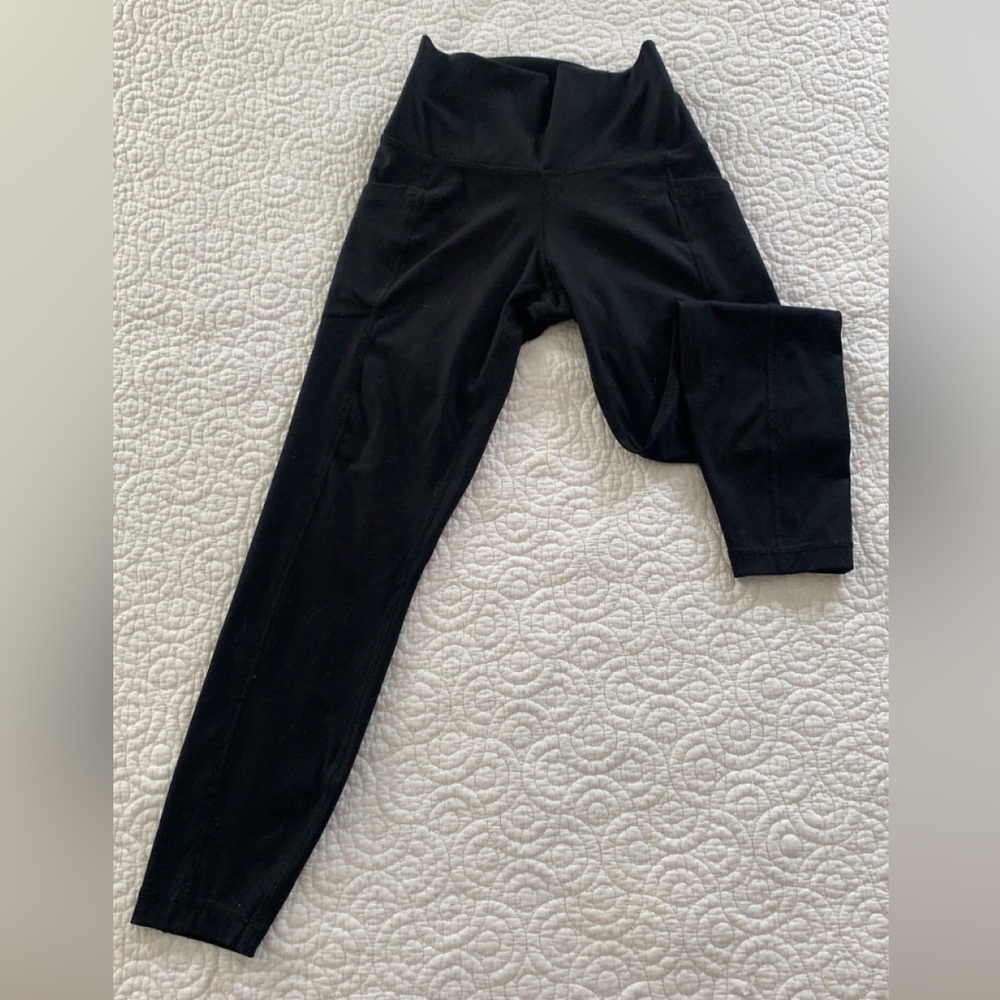 ✨3/$25✨ Yogalicious Lux Capri Length Leggings SZ S Black